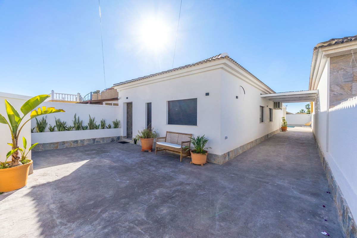 Se vende Villa - Chalet de 3 dormitorios en Costa Blanca, Alicante, España