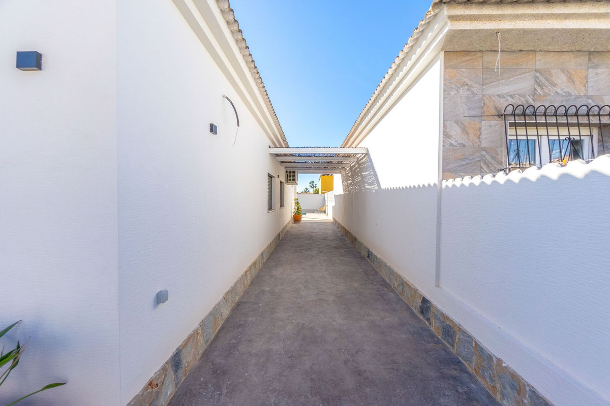 Se vende Villa - Chalet de 3 dormitorios en Costa Blanca, Alicante, España