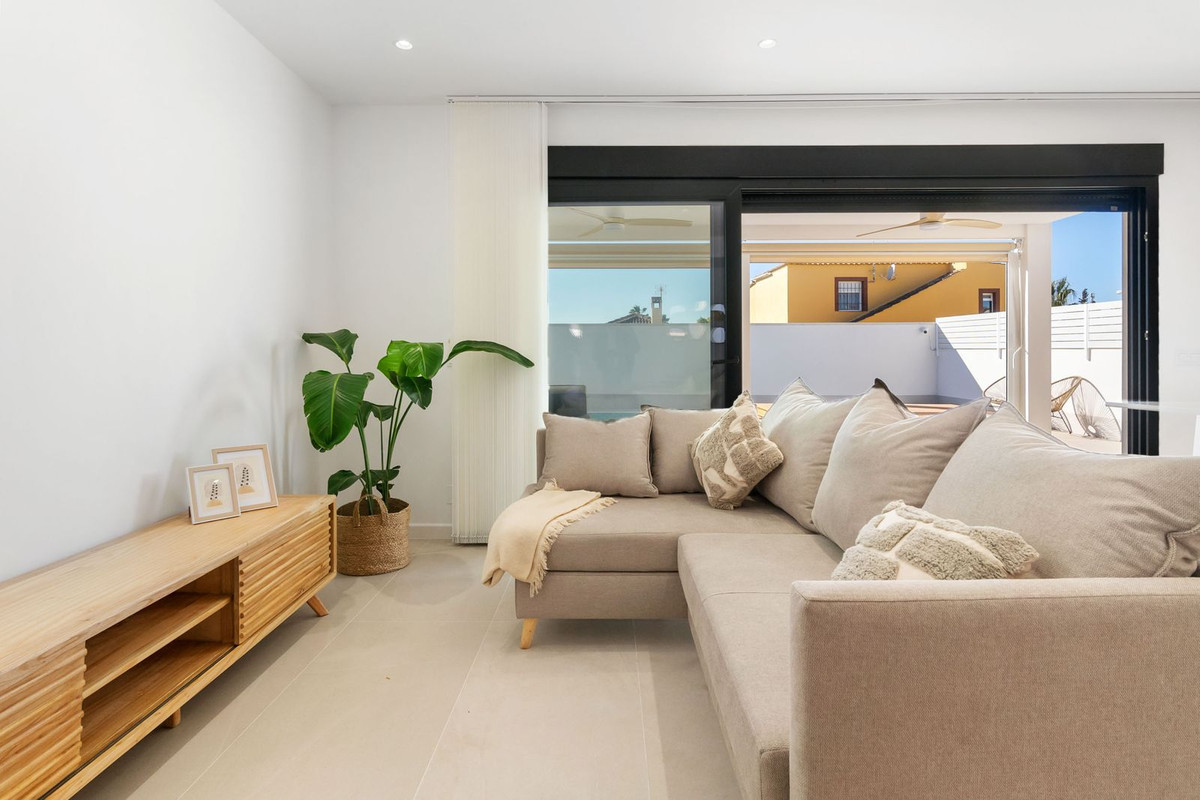 Se vende Villa - Chalet de 3 dormitorios en Costa Blanca, Alicante, España