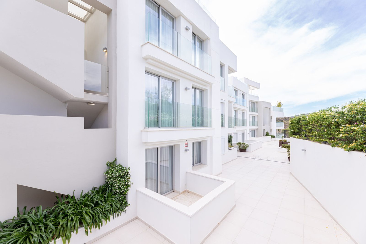 2 Bed Apartment for sale in Nueva Andalucía Costa Del Sol, Málaga, Spain
