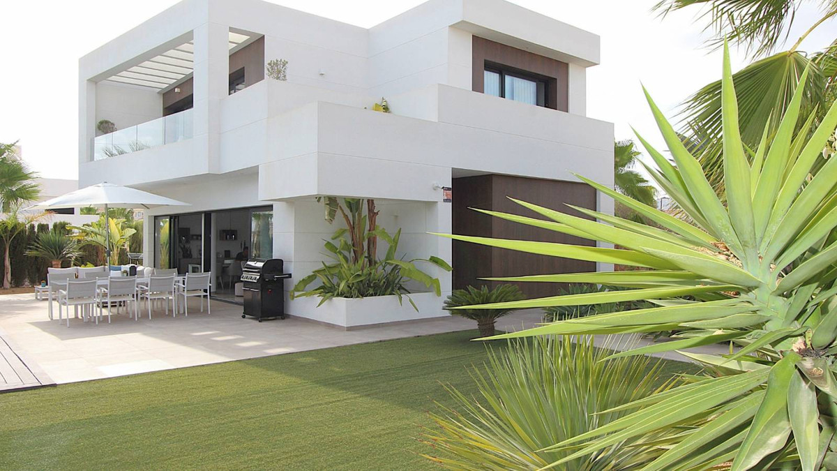 Se vende Villa - Chalet de 3 dormitorios en Costa Blanca, Alicante, España