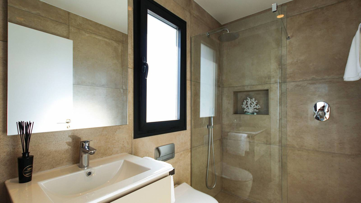 Se vende Villa - Chalet de 3 dormitorios en Costa Blanca, Alicante, España