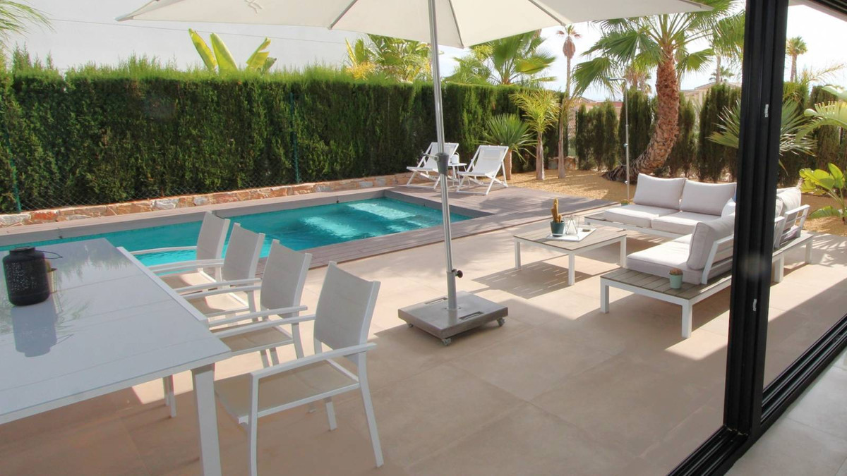 Se vende Villa - Chalet de 3 dormitorios en Costa Blanca, Alicante, España