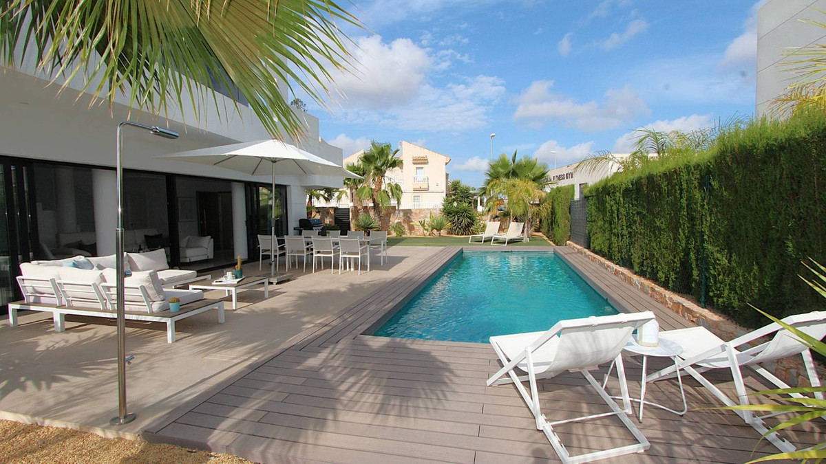 Se vende Villa - Chalet de 3 dormitorios en Costa Blanca, Alicante, España