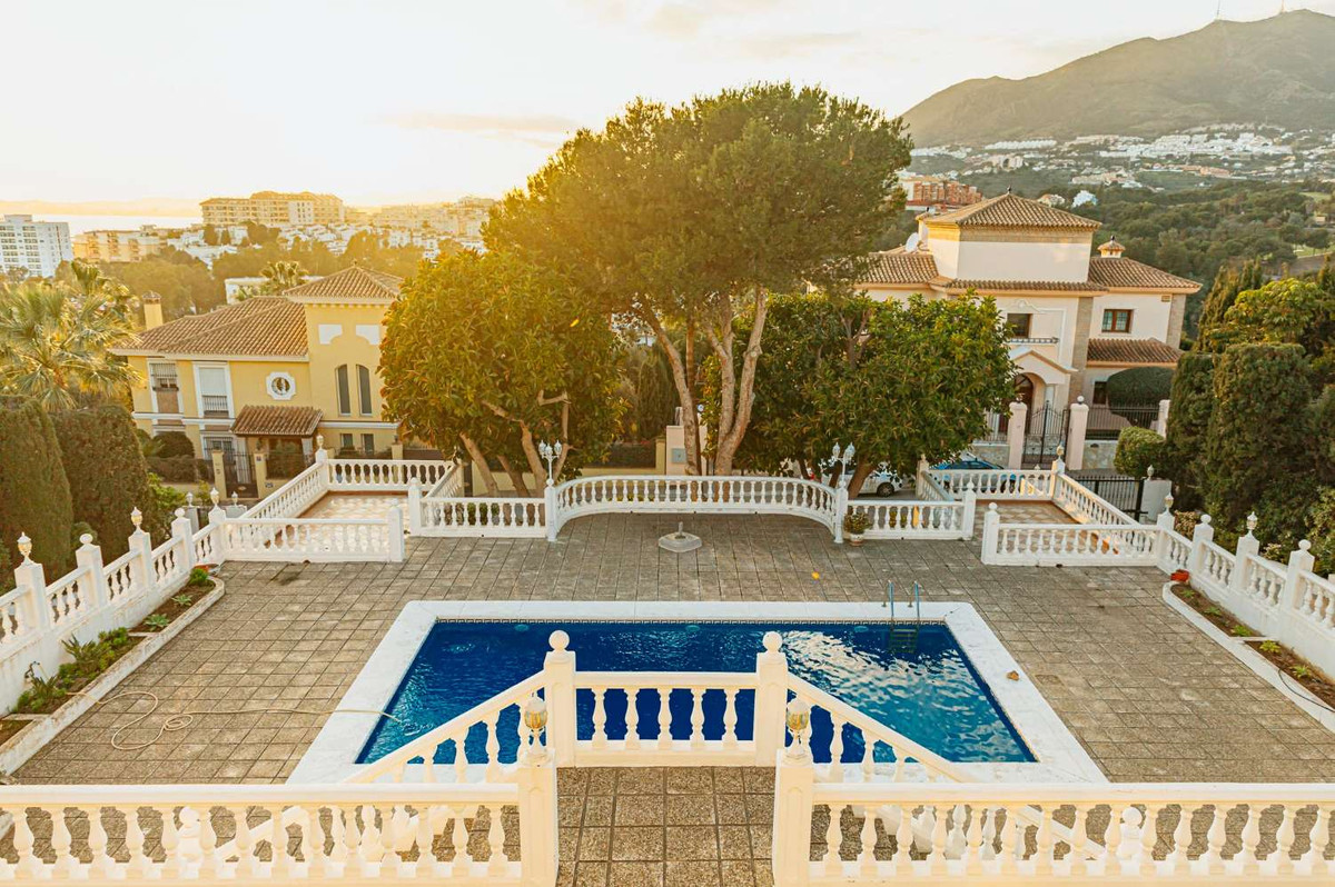 6 Bed Townhouse for sale in Benalmadena Costa Del Sol, Málaga, Spain