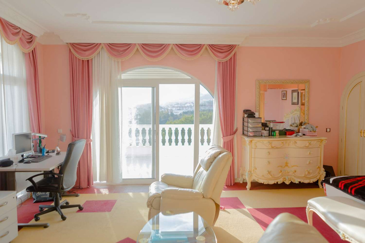 6 Bed Townhouse for sale in Benalmadena Costa Del Sol, Málaga, Spain