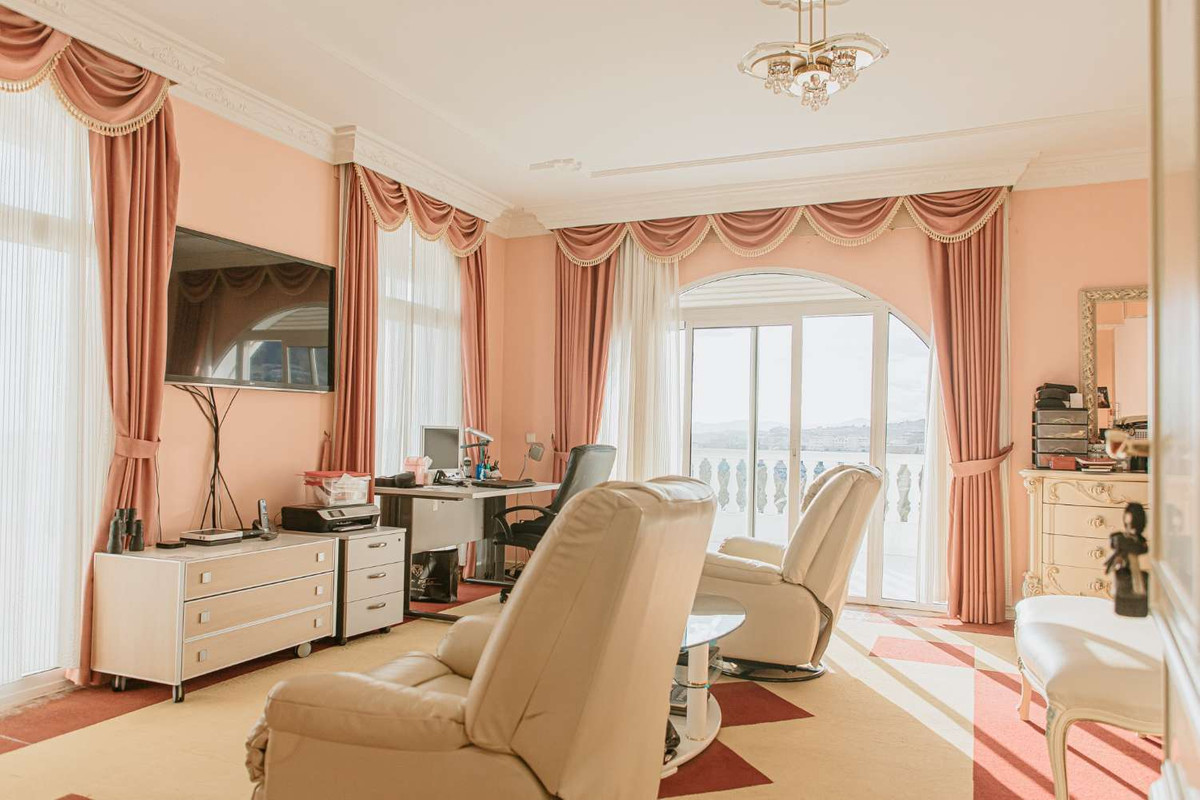 6 Bed Townhouse for sale in Benalmadena Costa Del Sol, Málaga, Spain