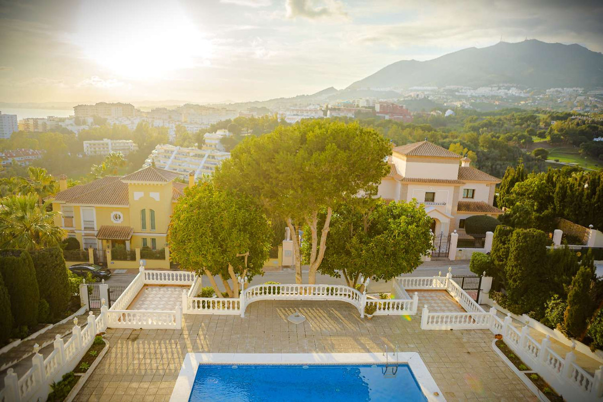 6 Bed Townhouse for sale in Benalmadena Costa Del Sol, Málaga, Spain