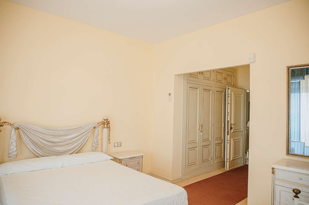 6 Bed Townhouse for sale in Benalmadena Costa Del Sol, Málaga, Spain