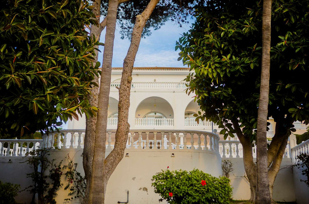 6 Bed Townhouse for sale in Benalmadena Costa Del Sol, Málaga, Spain