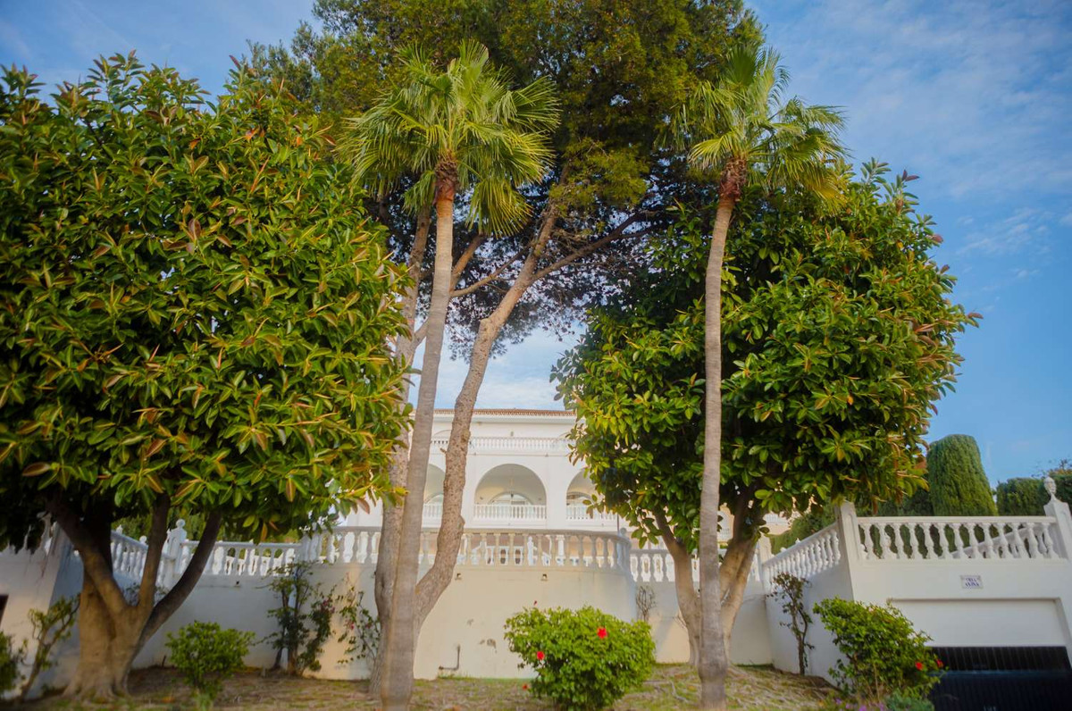 6 Bed Townhouse for sale in Benalmadena Costa Del Sol, Málaga, Spain