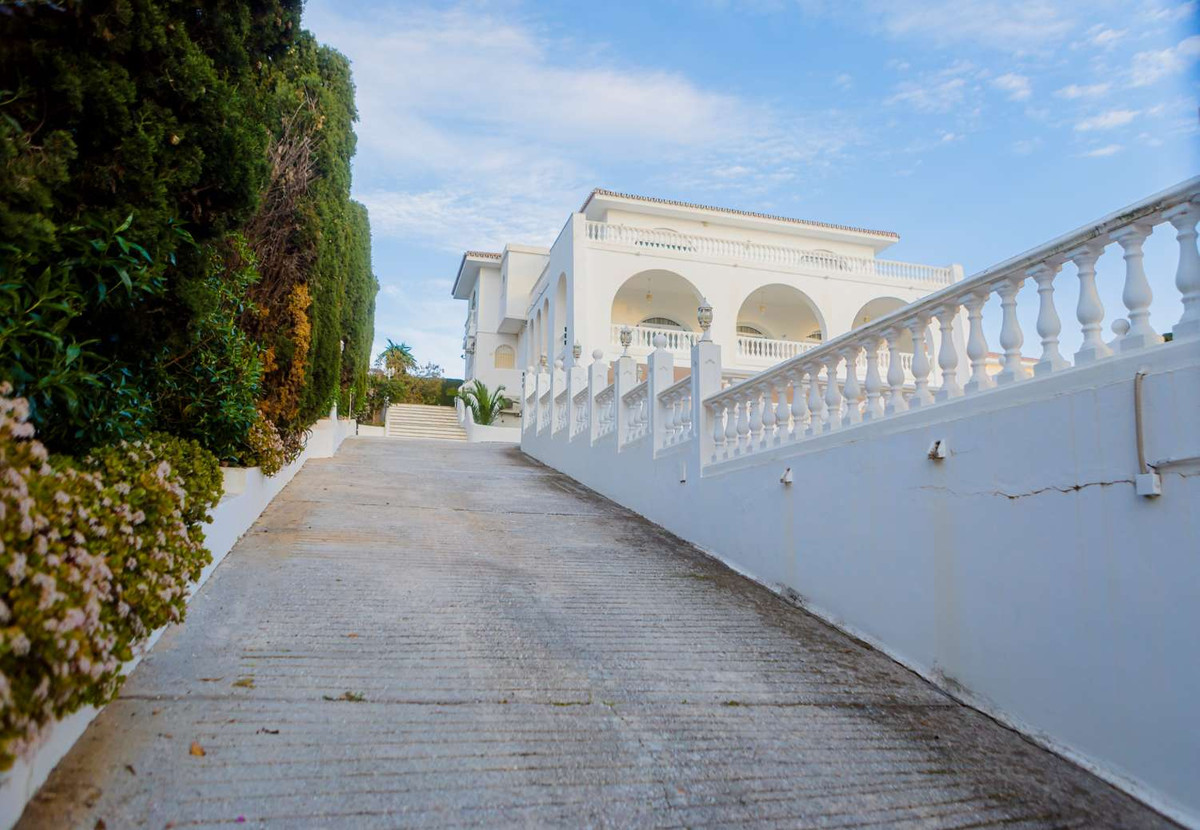 6 Bed Townhouse for sale in Benalmadena Costa Del Sol, Málaga, Spain
