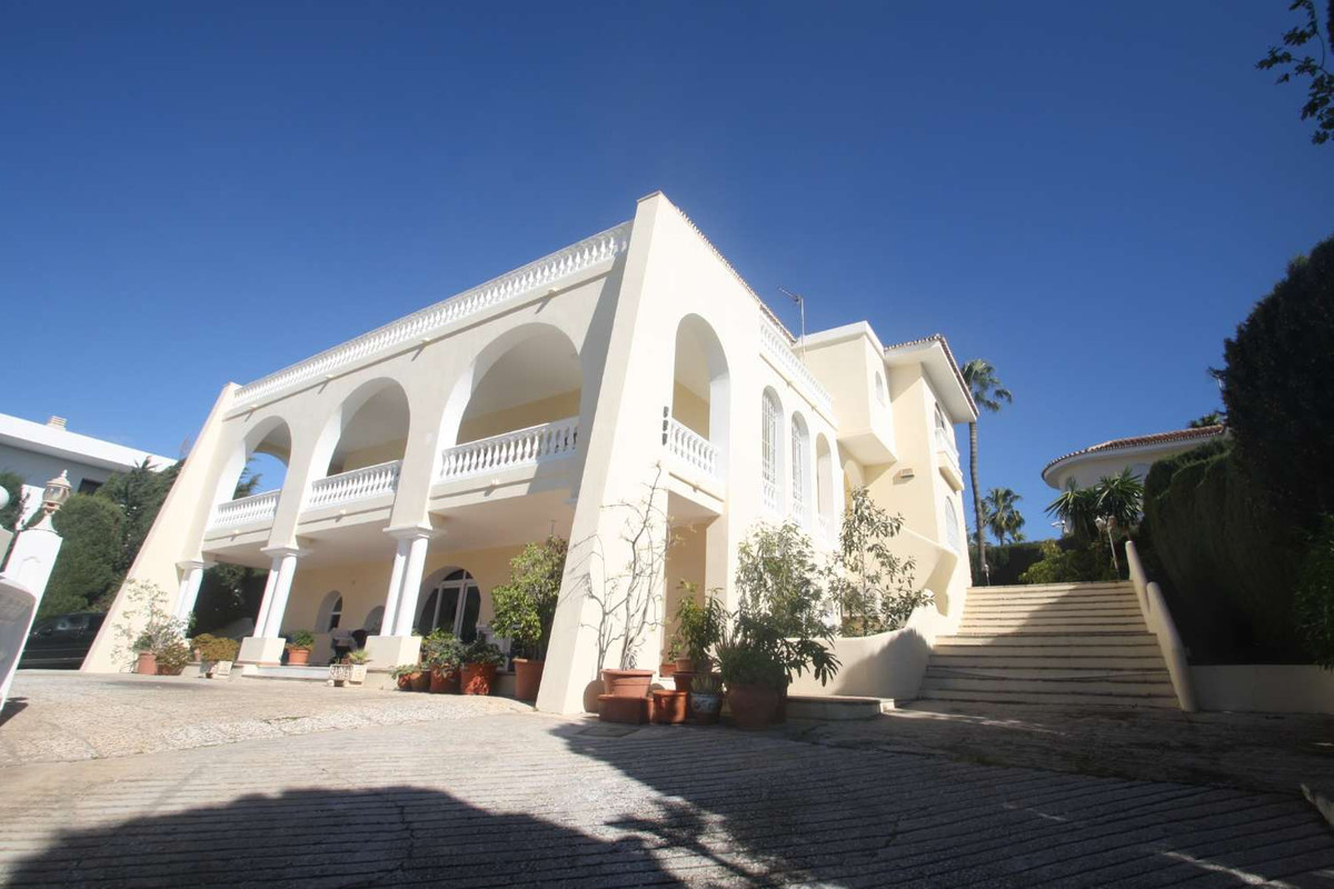 6 Bed Townhouse for sale in Benalmadena Costa Del Sol, Málaga, Spain