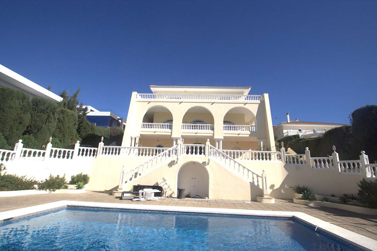 6 Bed Townhouse for sale in Benalmadena Costa Del Sol, Málaga, Spain