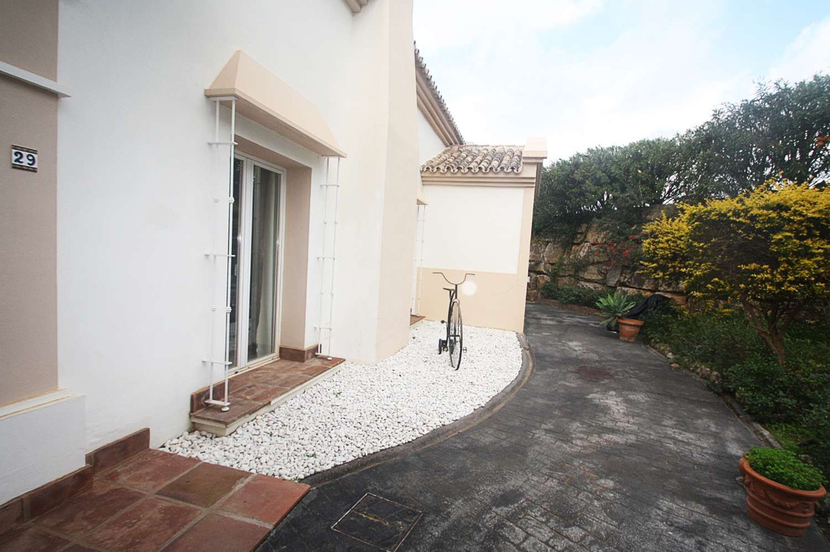 4 Bed Townhouse for sale in Istán Costa Del Sol, Málaga, Spain