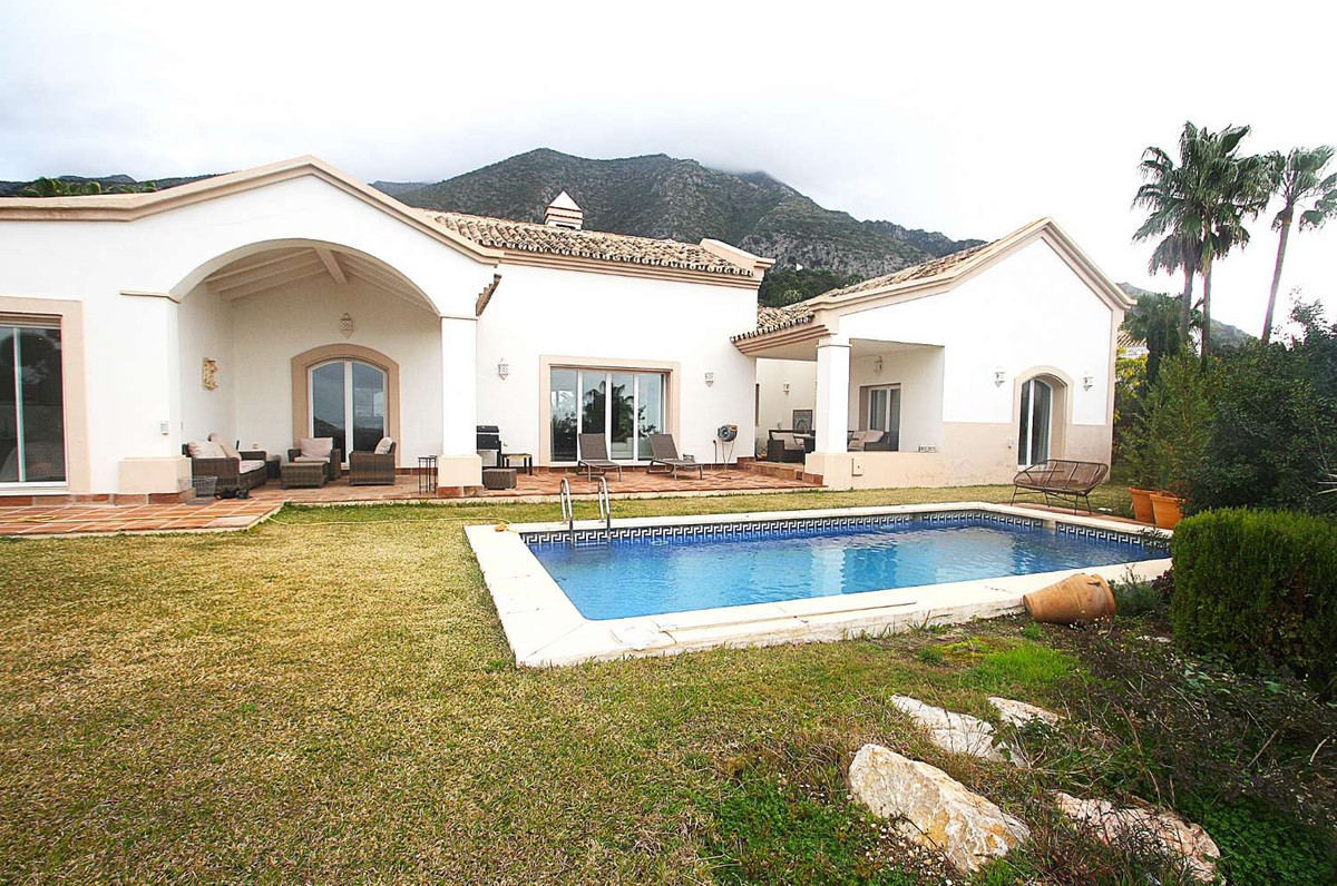 4 Bed Townhouse for sale in Istán Costa Del Sol, Málaga, Spain