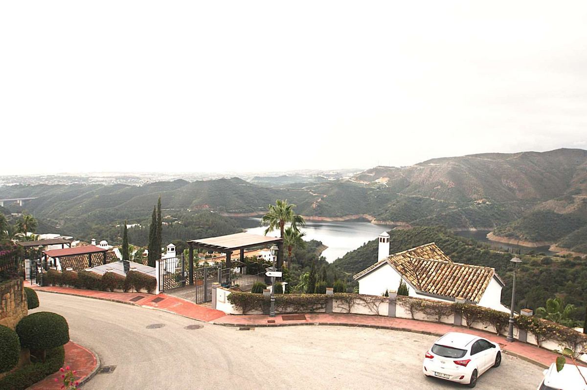 4 Bed Townhouse for sale in Istán Costa Del Sol, Málaga, Spain