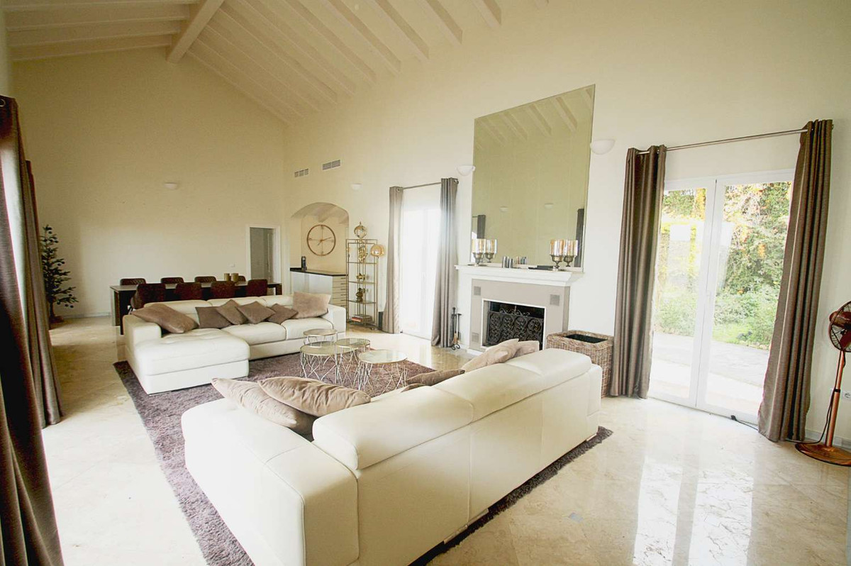 4 Bed Townhouse for sale in Istán Costa Del Sol, Málaga, Spain