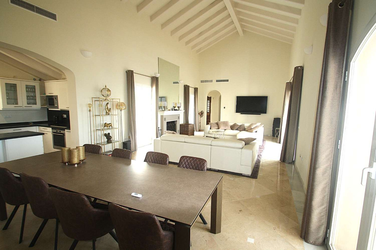 4 Bed Townhouse for sale in Istán Costa Del Sol, Málaga, Spain
