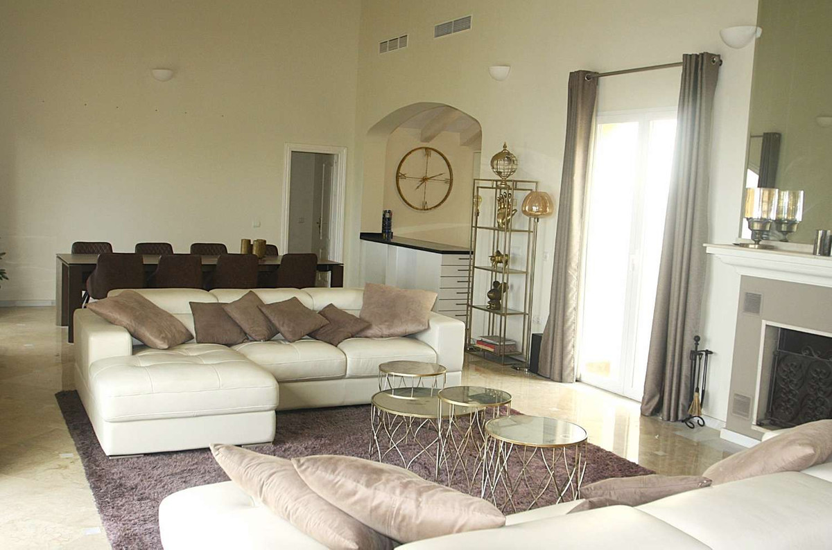 4 Bed Townhouse for sale in Istán Costa Del Sol, Málaga, Spain