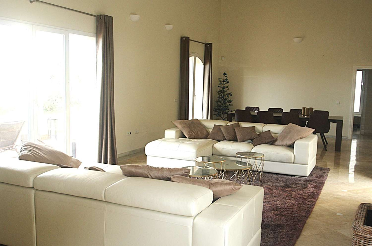 4 Bed Townhouse for sale in Istán Costa Del Sol, Málaga, Spain