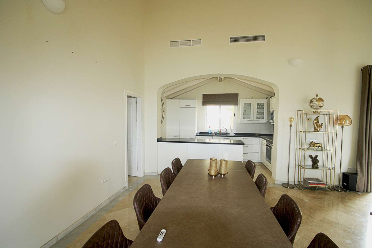 4 Bed Townhouse for sale in Istán Costa Del Sol, Málaga, Spain