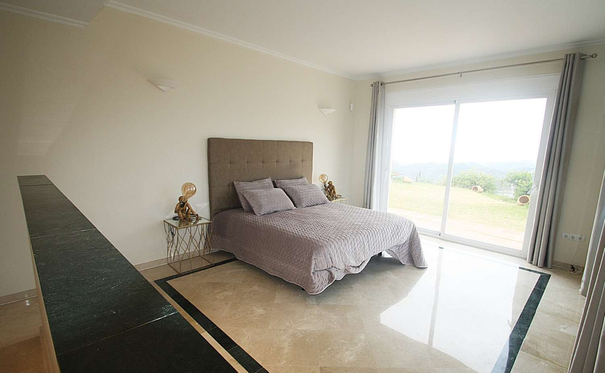4 Bed Townhouse for sale in Istán Costa Del Sol, Málaga, Spain