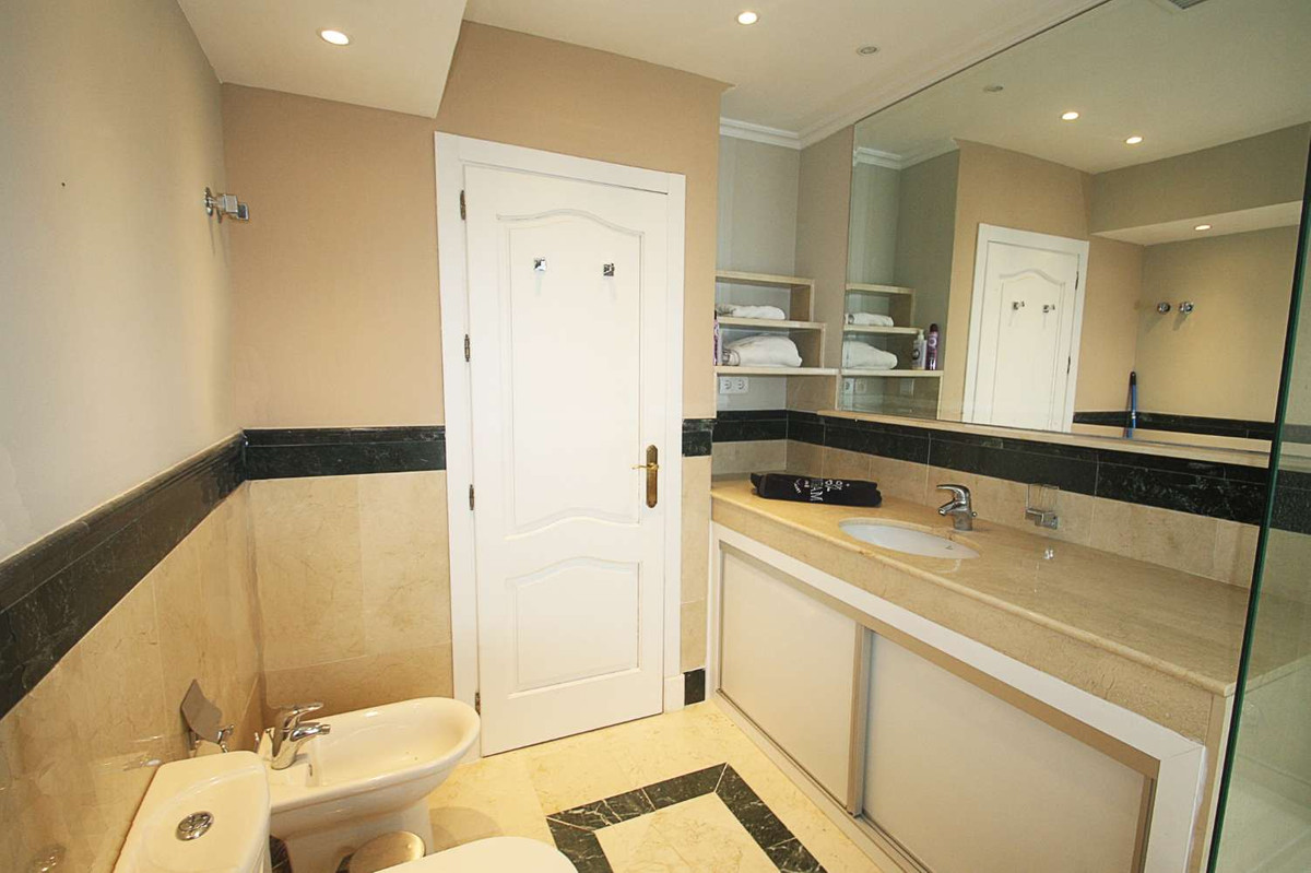 4 Bed Townhouse for sale in Istán Costa Del Sol, Málaga, Spain
