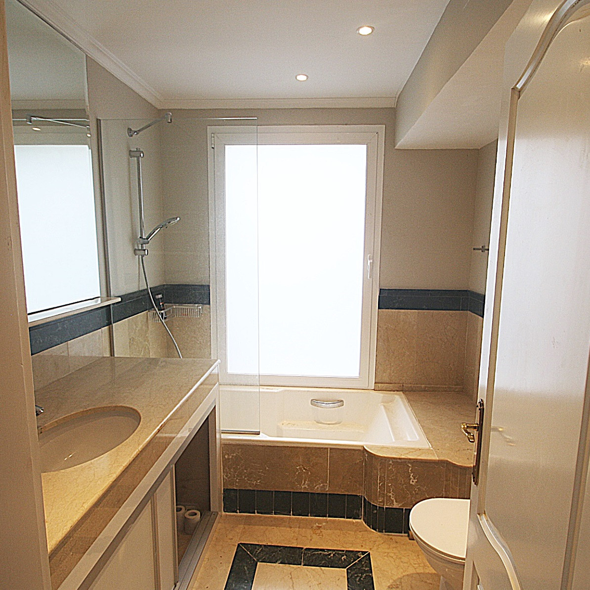 4 Bed Townhouse for sale in Istán Costa Del Sol, Málaga, Spain