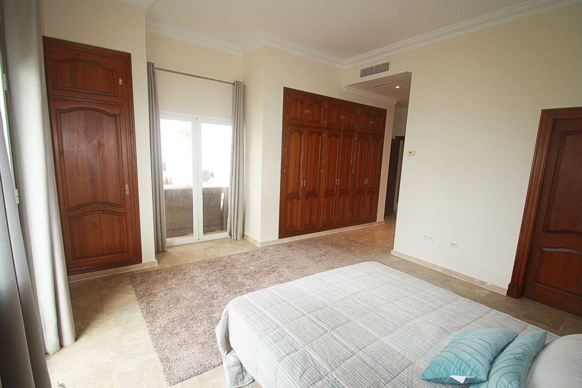 4 Bed Townhouse for sale in Istán Costa Del Sol, Málaga, Spain