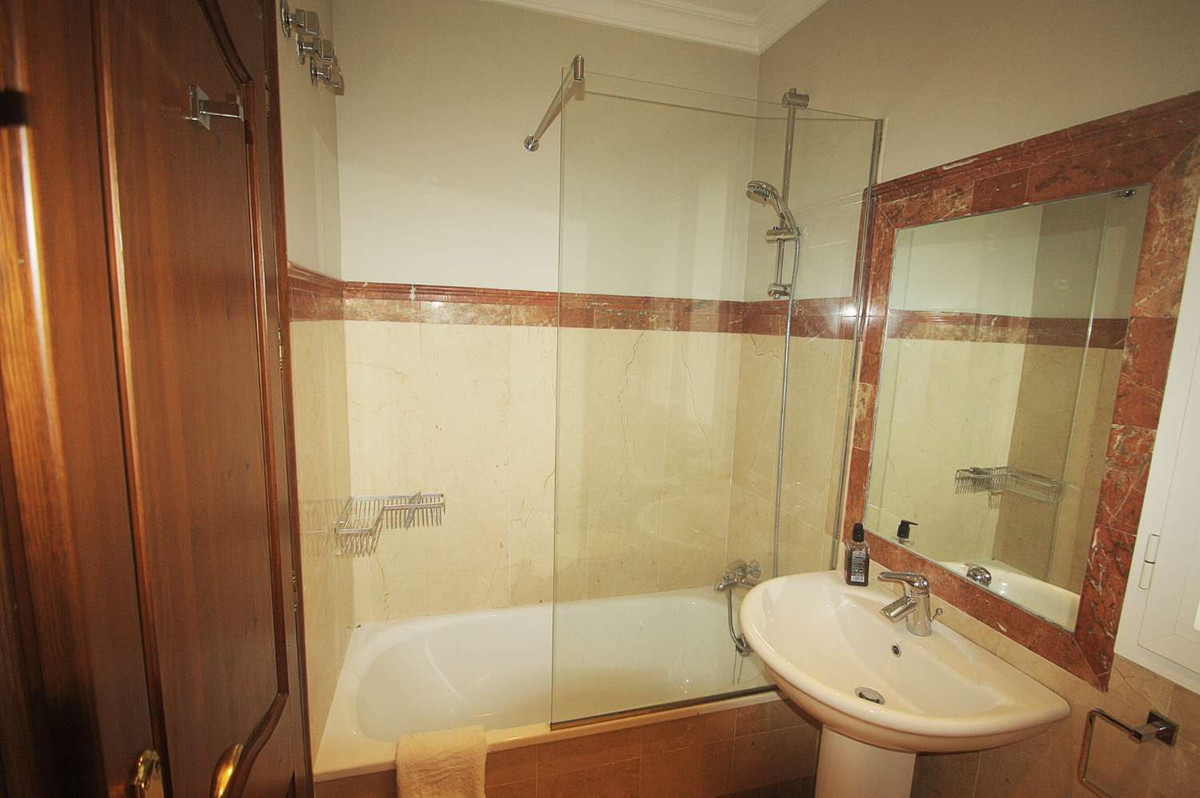 4 Bed Townhouse for sale in Istán Costa Del Sol, Málaga, Spain