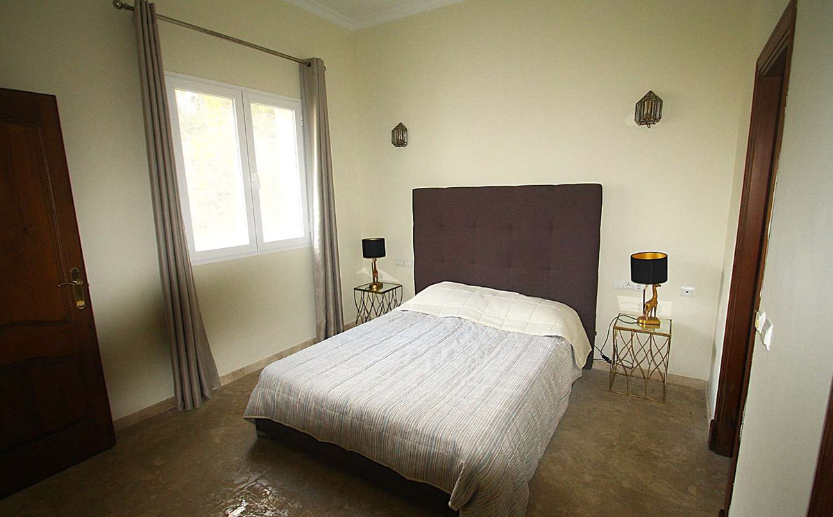 4 Bed Townhouse for sale in Istán Costa Del Sol, Málaga, Spain
