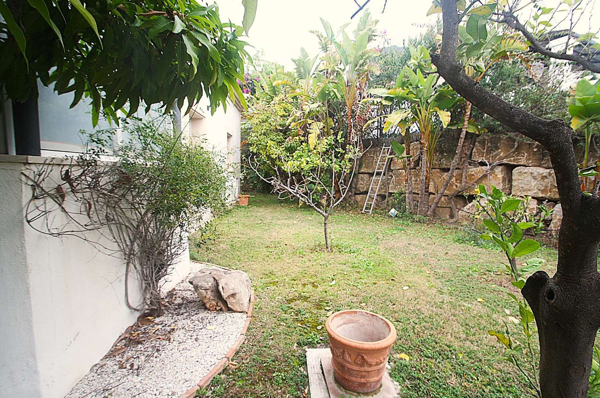 4 Bed Townhouse for sale in Istán Costa Del Sol, Málaga, Spain