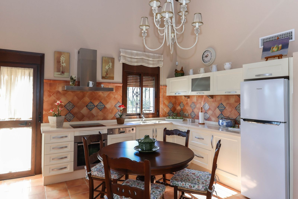 4 Bed Townhouse for sale in Guaro Costa Del Sol, Málaga, Spain