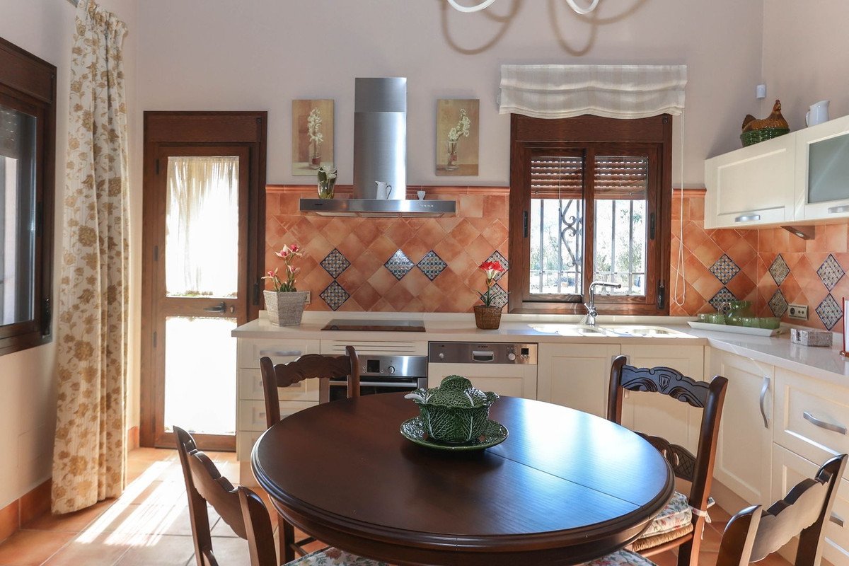 4 Bed Townhouse for sale in Guaro Costa Del Sol, Málaga, Spain