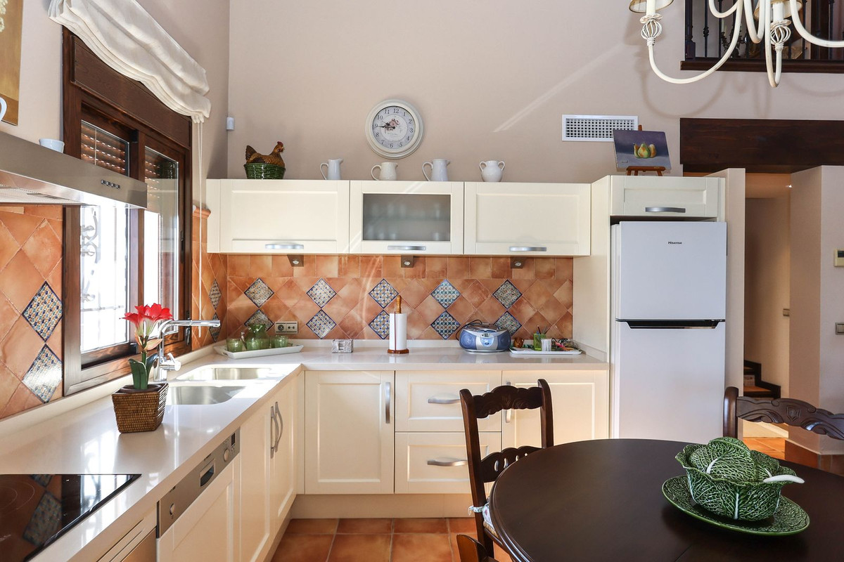 4 Bed Townhouse for sale in Guaro Costa Del Sol, Málaga, Spain