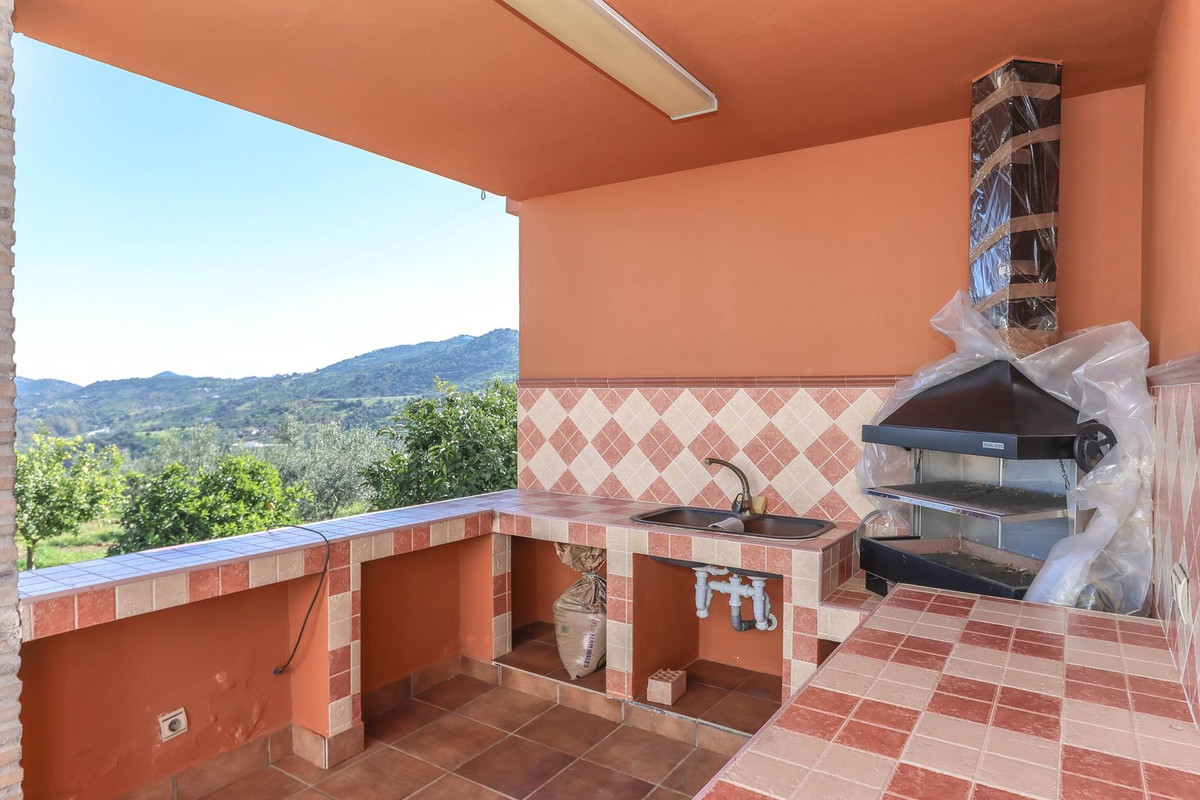 4 Bed Townhouse for sale in Guaro Costa Del Sol, Málaga, Spain