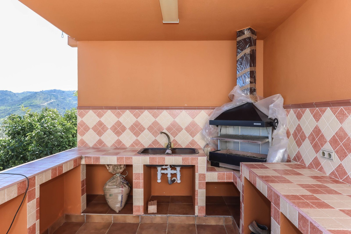 4 Bed Townhouse for sale in Guaro Costa Del Sol, Málaga, Spain