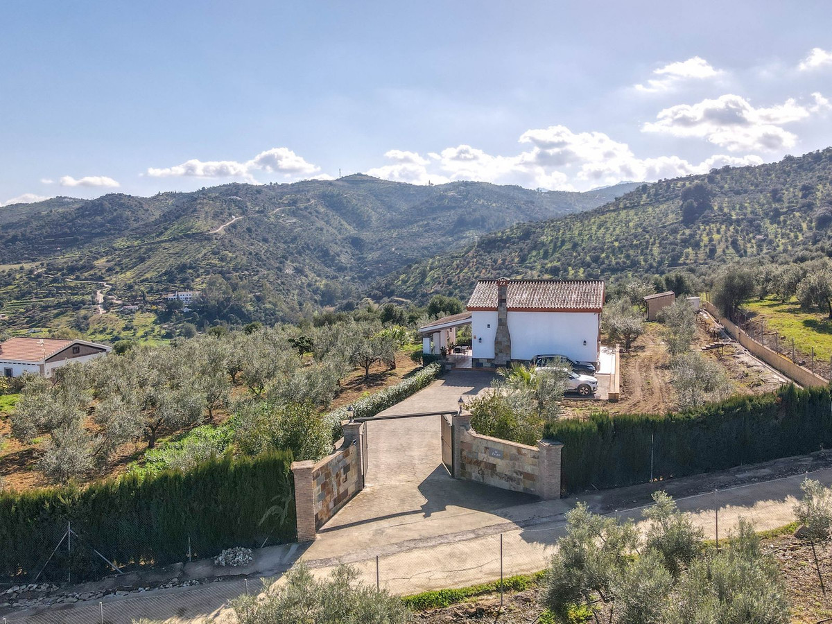 4 Bed Townhouse for sale in Guaro Costa Del Sol, Málaga, Spain