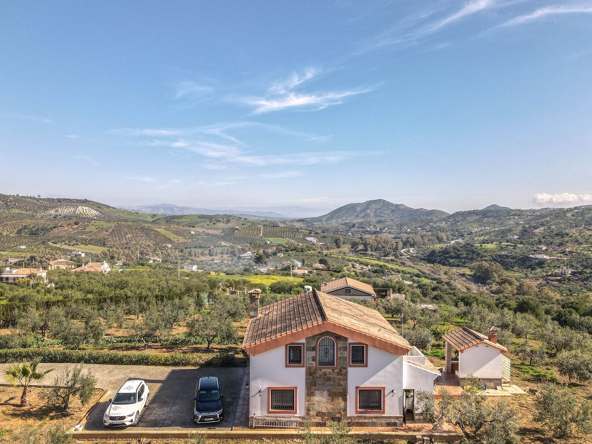 4 Bed Townhouse for sale in Guaro Costa Del Sol, Málaga, Spain
