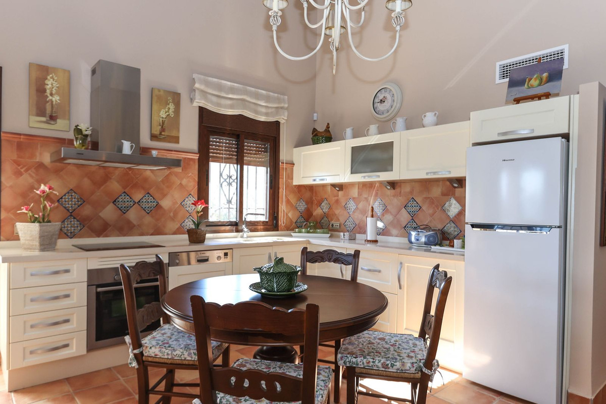 4 Bed Townhouse for sale in Guaro Costa Del Sol, Málaga, Spain