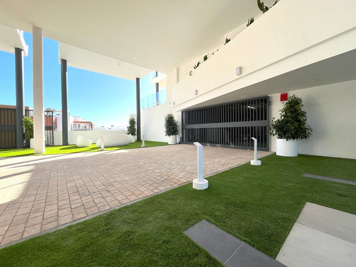 2 Bed Apartment for sale in Fuengirola Costa Del Sol, Málaga, Spain