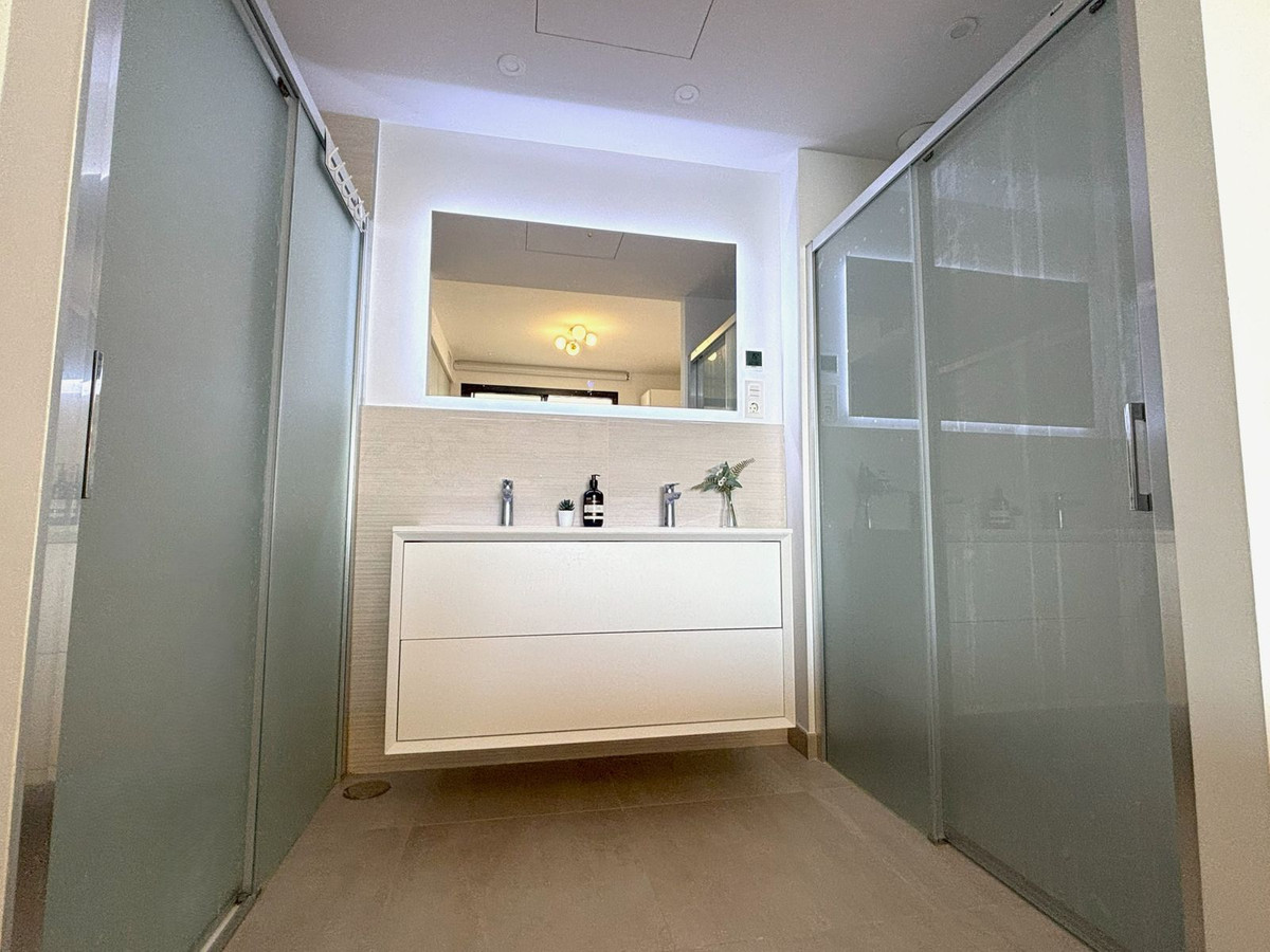 2 Bed Apartment for sale in Fuengirola Costa Del Sol, Málaga, Spain