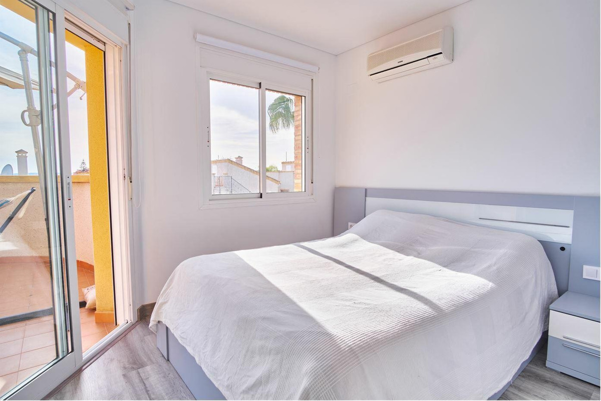 Se vende Villa - Chalet de 3 dormitorios en Costa Blanca, Alicante, España
