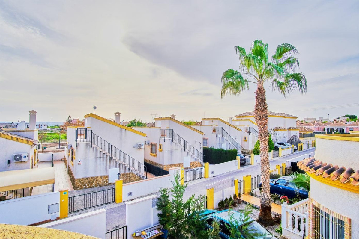 Se vende Villa - Chalet de 3 dormitorios en Costa Blanca, Alicante, España