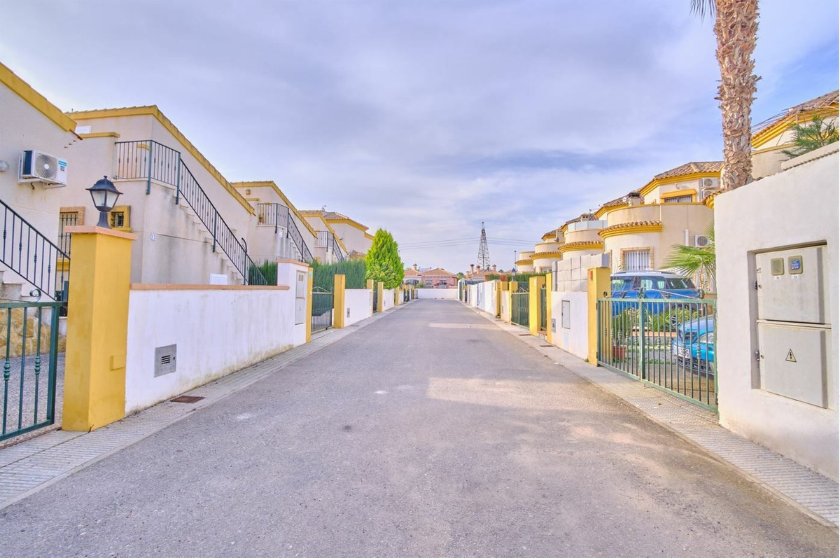 Se vende Villa - Chalet de 3 dormitorios en Costa Blanca, Alicante, España