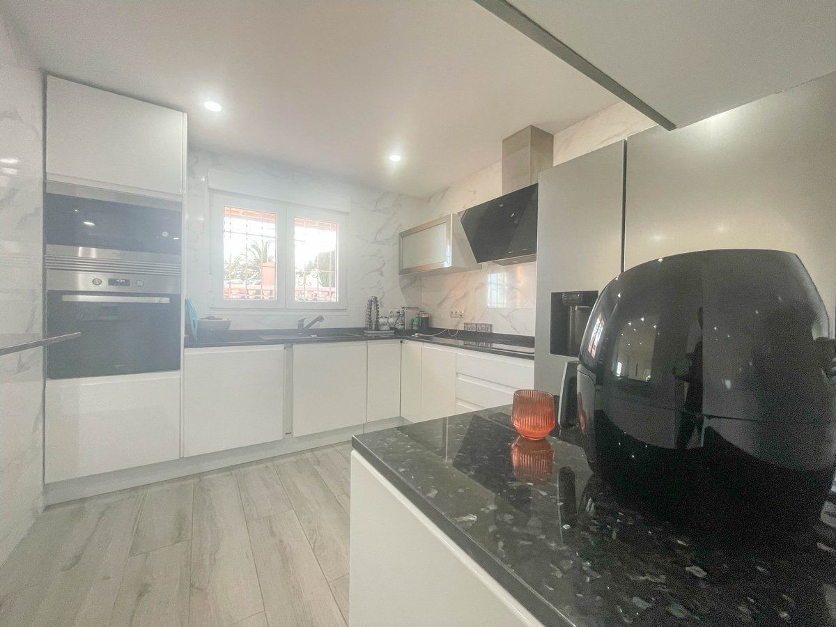 Se vende Villa - Chalet de 3 dormitorios en Costa Blanca, Alicante, España