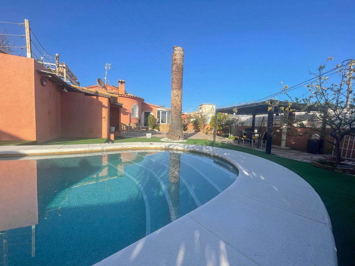 Se vende Villa - Chalet de 3 dormitorios en Costa Blanca, Alicante, España