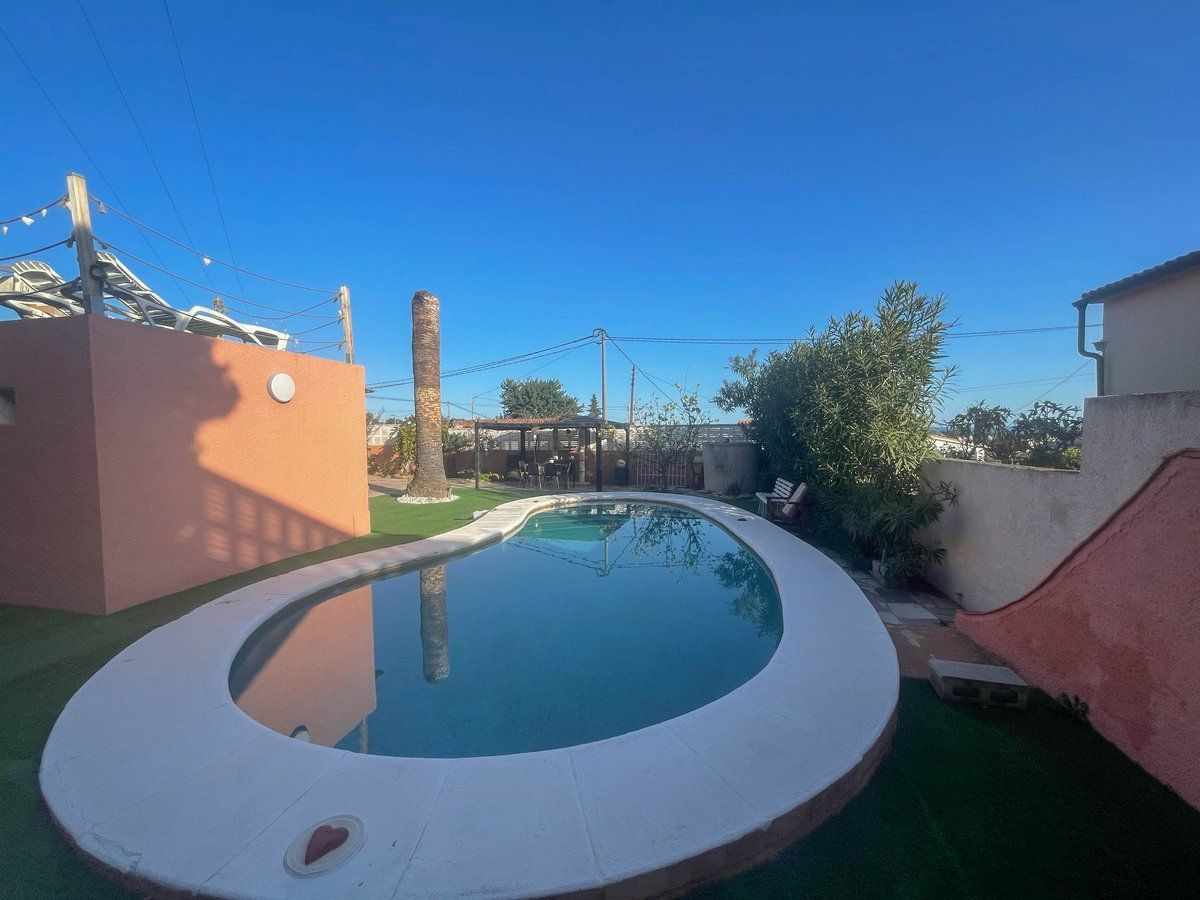 Se vende Villa - Chalet de 3 dormitorios en Costa Blanca, Alicante, España