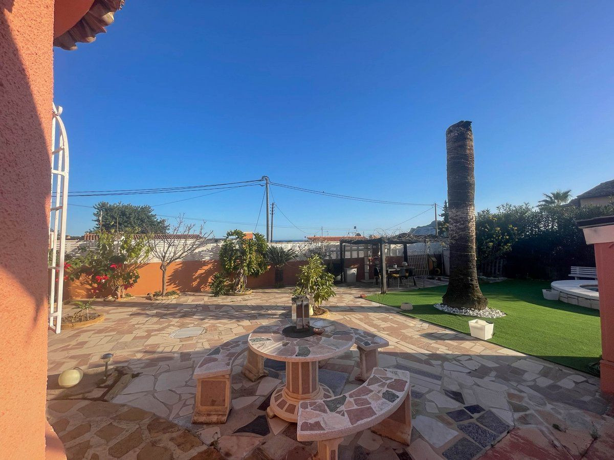 Se vende Villa - Chalet de 3 dormitorios en Costa Blanca, Alicante, España